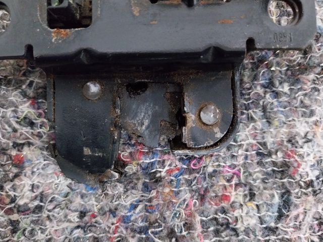 bontott VW CADDY Bal Csomagtérajtó Zárszerkezet