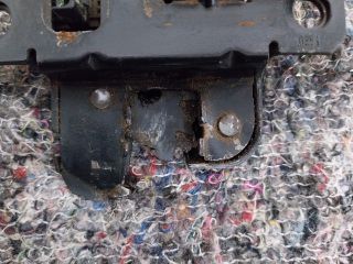 bontott VW CADDY Bal Csomagtérajtó Zárszerkezet