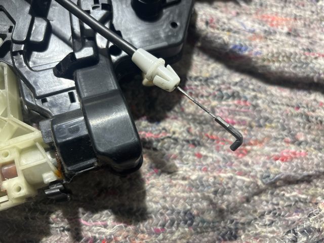 bontott VW CADDY Bal Csomagtérajtó Zárszerkezet