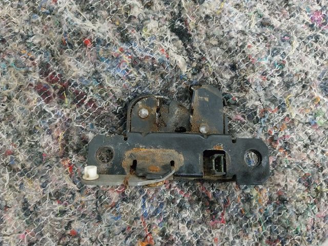 bontott VW CADDY Bal Csomagtérajtó Zárszerkezet