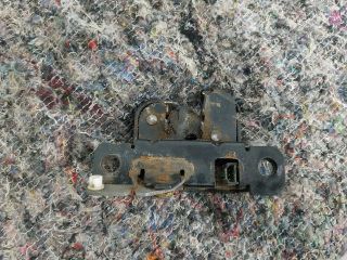 bontott VW CADDY Bal Csomagtérajtó Zárszerkezet