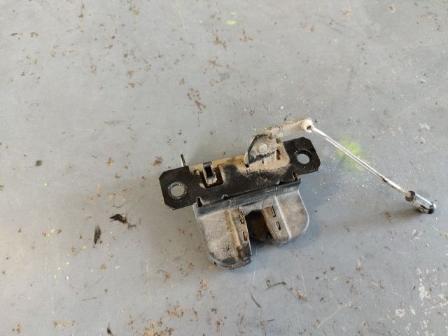 bontott VW CADDY Bal Csomagtérajtó Zárszerkezet