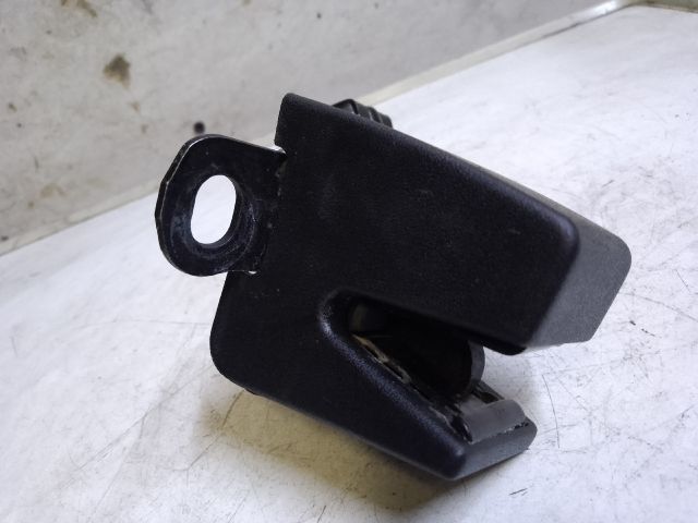 bontott VW CADDY Bal Csomagtérajtó Zárszerkezet