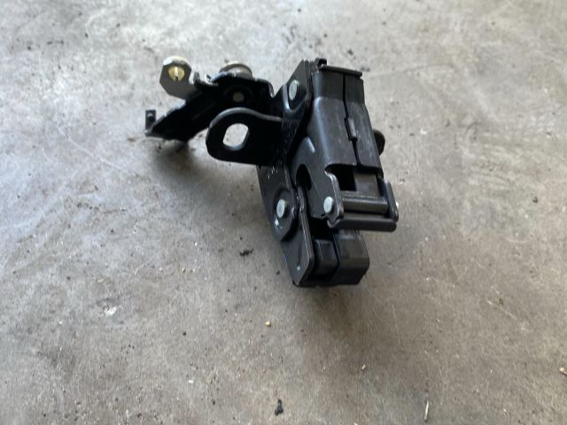 bontott VW CADDY Bal Csomagtérajtó Zárszerkezet