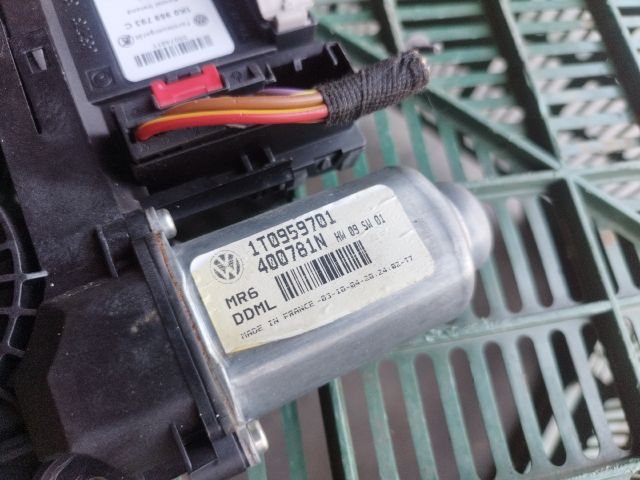 bontott VW CADDY Bal első Ablakemelő Motor