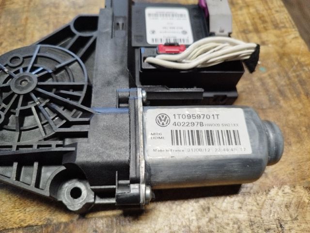 bontott VW CADDY Bal első Ablakemelő Motor