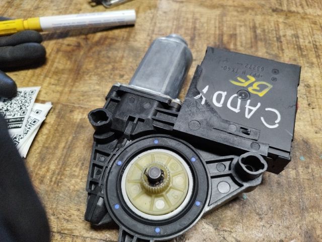 bontott VW CADDY Bal első Ablakemelő Motor