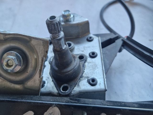 bontott VW CADDY Bal első Ablakemelő Szerkezet (Mechanikus)