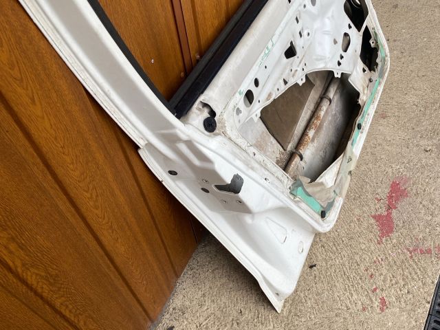 bontott VW CADDY Bal első Ajtó (Üres lemez)