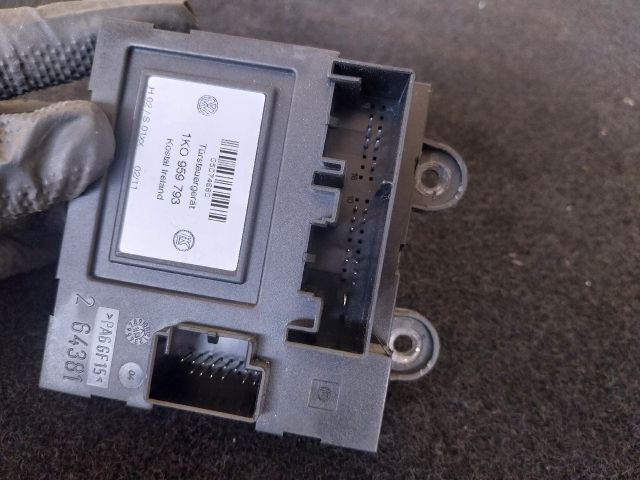 bontott VW CADDY Bal első Ajtó Vezérlőegység