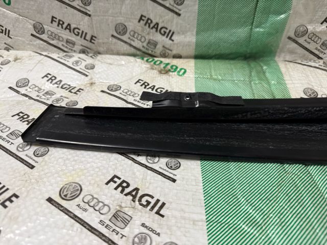 bontott VW CADDY Bal első Ajtókeret Burkolat