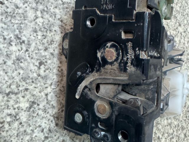 bontott VW CADDY Bal első Ajtózár