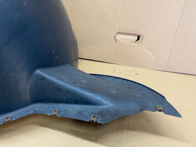 bontott VW CADDY Bal első Dobbetét (Kerékjárati, Műanyag)