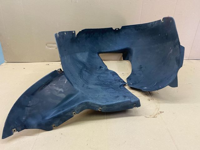 bontott VW CADDY Bal első Dobbetét (Kerékjárati, Műanyag)