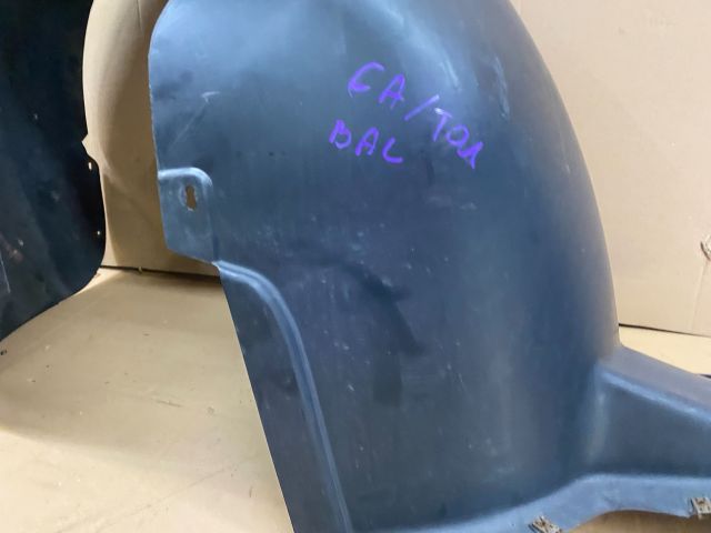 bontott VW CADDY Bal első Dobbetét (Kerékjárati, Műanyag)