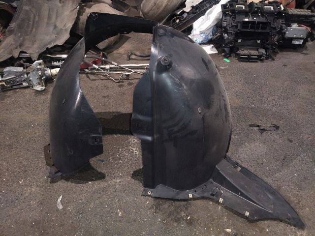 bontott VW CADDY Bal első Dobbetét (Kerékjárati, Műanyag)