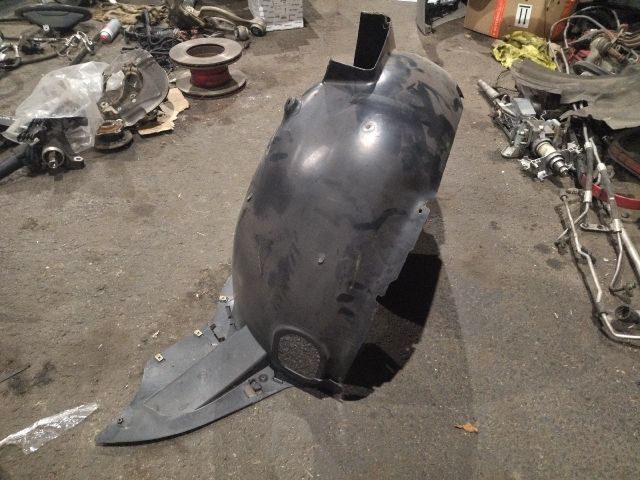 bontott VW CADDY Bal első Dobbetét (Kerékjárati, Műanyag)