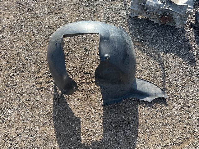 bontott VW CADDY Bal első Dobbetét (Kerékjárati, Műanyag)