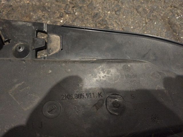 bontott VW CADDY Bal első Dobbetét (Kerékjárati, Műanyag)