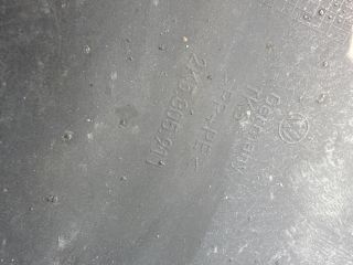 bontott VW CADDY Bal első Dobbetét (Kerékjárati, Műanyag)