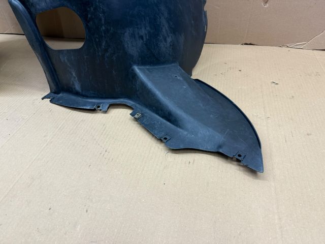 bontott VW CADDY Bal első Első Dobbetét (Kerékjárati, Műanyag)