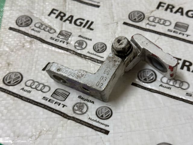 bontott VW CADDY Bal első Felső Zsanér