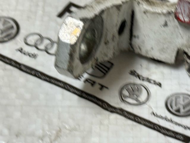 bontott VW CADDY Bal első Felső Zsanér