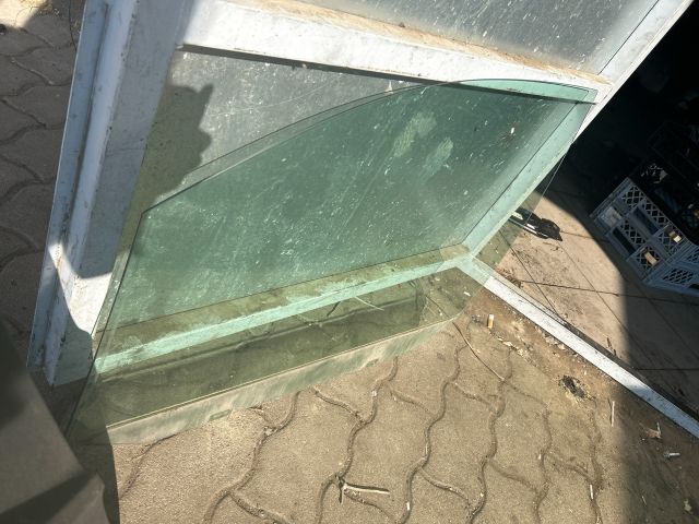 bontott VW CADDY Bal első Fixüveg (Ajtóban)