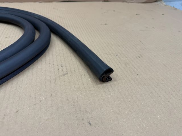 bontott VW CADDY Bal első Gumikéder