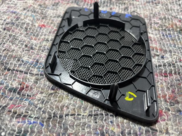 bontott VW CADDY Bal első Kis Hangszóró Burkolat