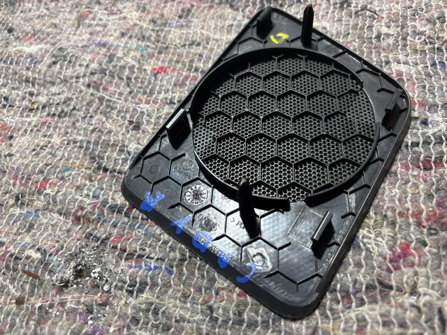 bontott VW CADDY Bal első Kis Hangszóró Burkolat