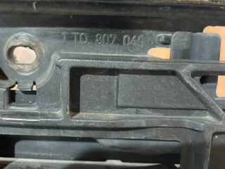 bontott VW CADDY Bal első Lökhárító Tartó (Műanyag)