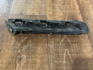 bontott VW CADDY Bal első Lökhárító Tartó (Műanyag)