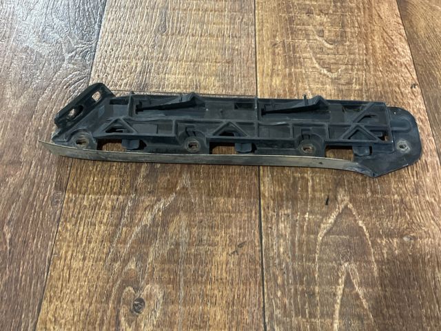 bontott VW CADDY Bal első Lökhárító Tartó (Műanyag)