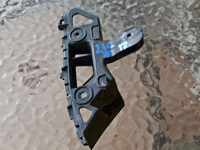 bontott VW CADDY Bal első Lökhárító Tartó (Műanyag)