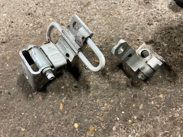 bontott VW CADDY Bal első Zsanér