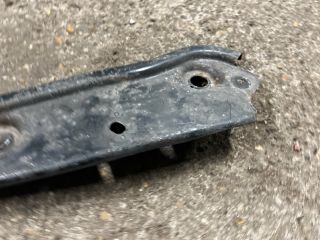 bontott VW CADDY Bal Fényszóró Tartó