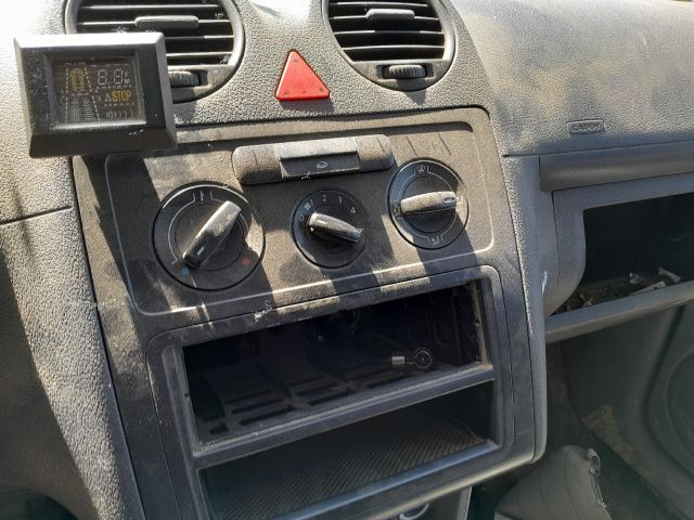 bontott VW CADDY Bal hátsó Dobbetét (Kerékjárati, Műanyag)