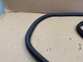 bontott VW CADDY Bal hátsó Gumikéder