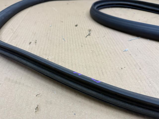 bontott VW CADDY Bal hátsó Gumikéder