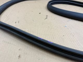 bontott VW CADDY Bal hátsó Gumikéder