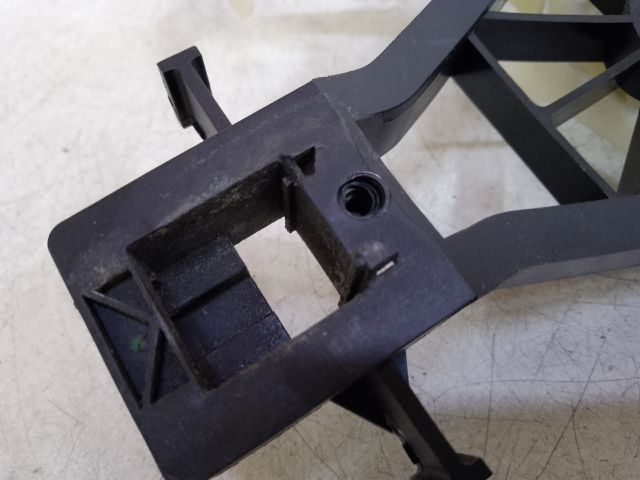 bontott VW CADDY Bal hátsó Külső Kilincsfészek