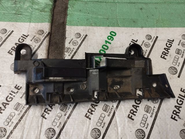 bontott VW CADDY Bal hátsó Lökhárító Tartó (Műanyag)