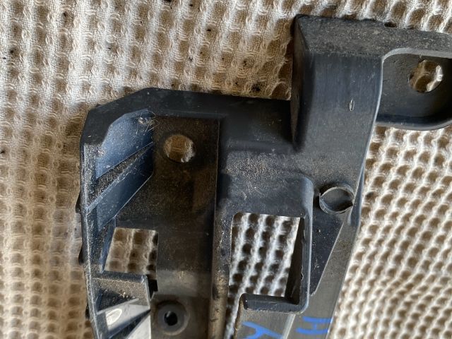 bontott VW CADDY Bal hátsó Oldal Lökhárító Tartó (Műanyag)