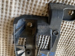 bontott VW CADDY Bal hátsó Oldal Lökhárító Tartó (Műanyag)