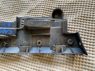 bontott VW CADDY Bal hátsó Oldal Lökhárító Tartó (Műanyag)