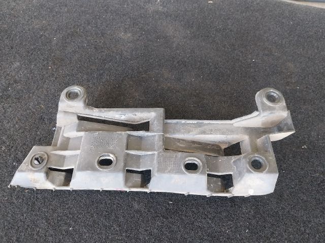 bontott VW CADDY Bal hátsó Oldal Lökhárító Tartó (Műanyag)