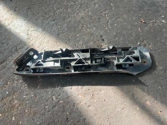 bontott VW CADDY Bal hátsó Oldal Lökhárító Tartó (Műanyag)