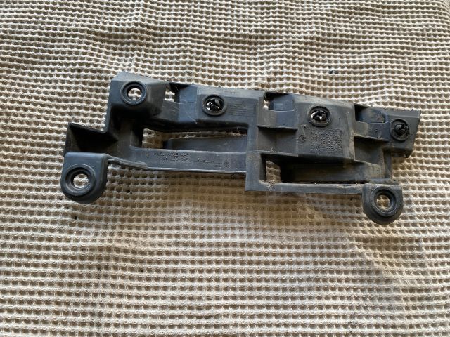 bontott VW CADDY Bal hátsó Oldal Lökhárító Tartó (Műanyag)