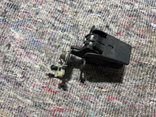 bontott VW CADDY Bal Tolóajtó Zárszerkezet